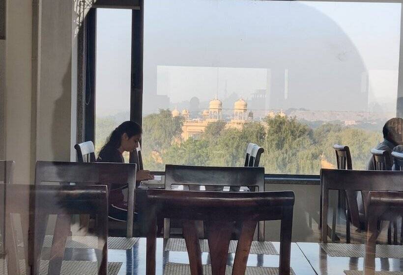 בית מלון כפרי Antra Inn