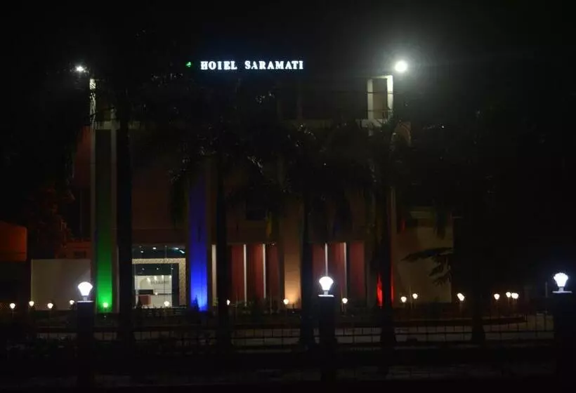 ホテル Saramati