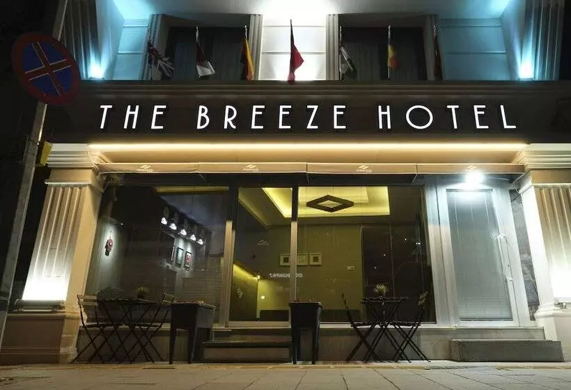 Hotelli The Breeze