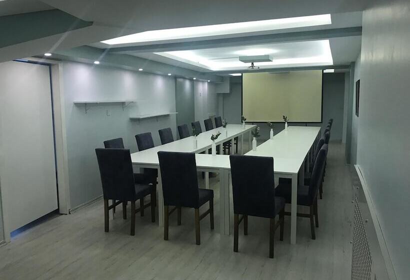 בית מלון כפרי The Breeze