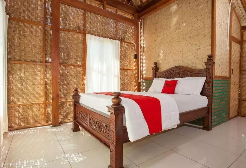 ペンション Reddoorz Near Banyuwangi Kota Train Station