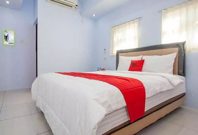 ペンション Reddoorz Near Banyuwangi Kota Train Station