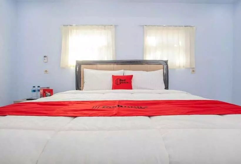 ペンション Reddoorz Near Banyuwangi Kota Train Station