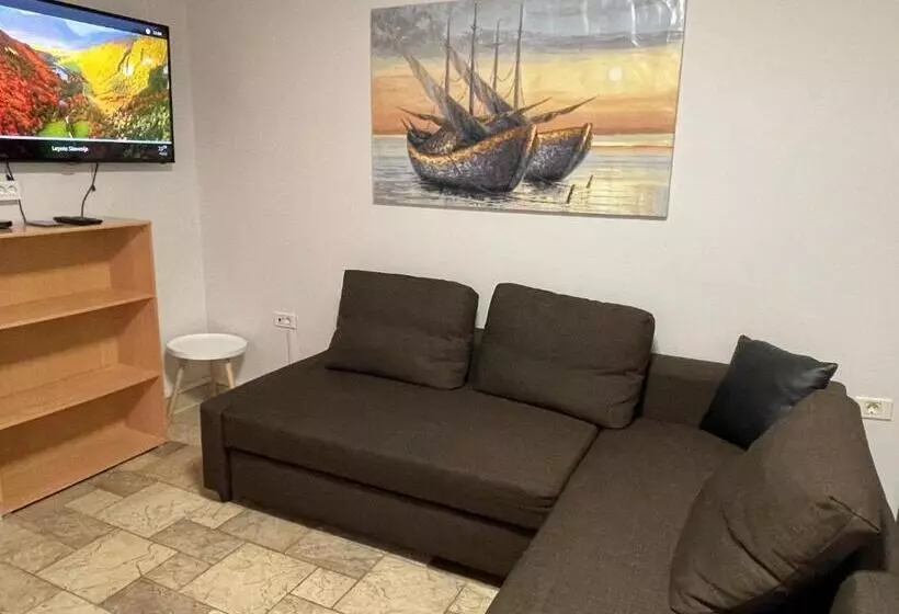 تختخواب و صبحانه Angelo