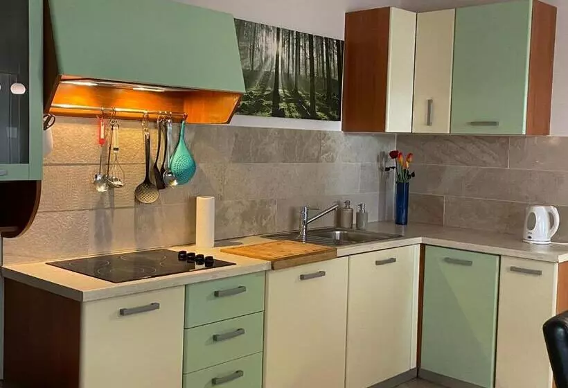 تختخواب و صبحانه Angelo