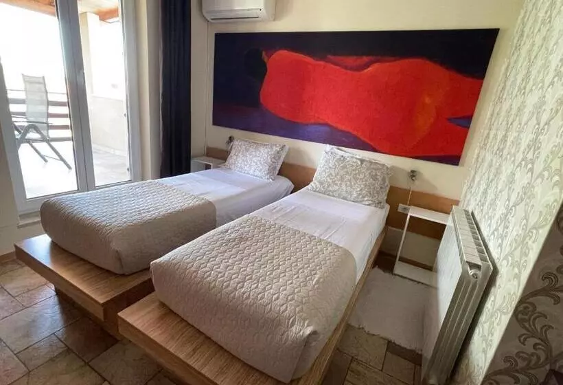 تختخواب و صبحانه Angelo