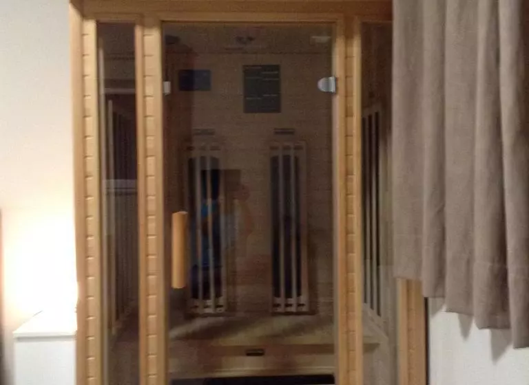 تختخواب و صبحانه Angelo