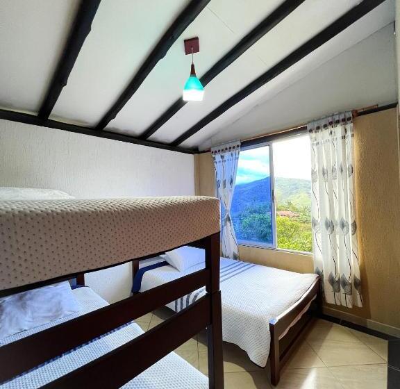 Hotelli Cabañas Lluvia De Oro