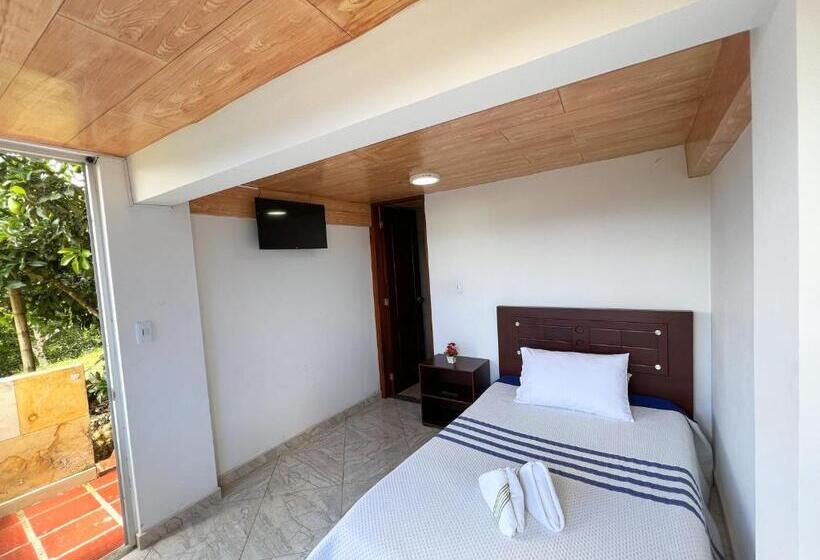 Hotelli Cabañas Lluvia De Oro