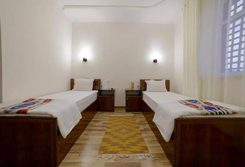 Hotel Caravan