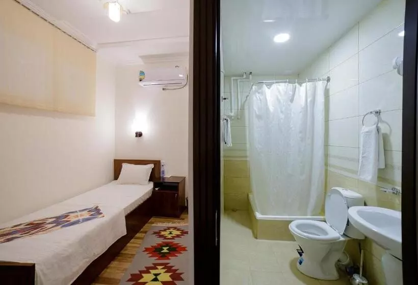 Hotel Caravan