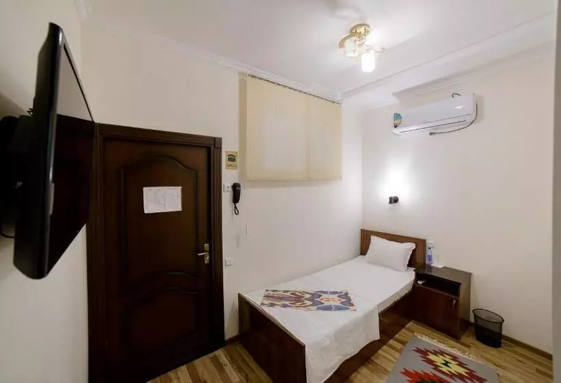 Hotel Caravan