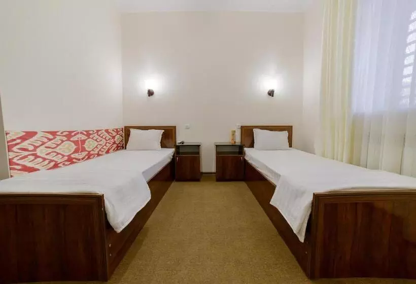 Hotel Caravan