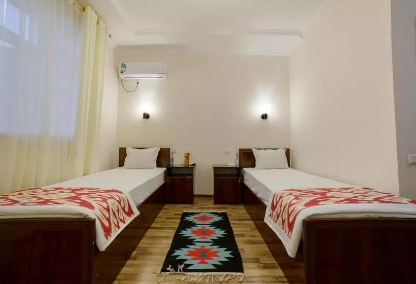 Hotel Caravan