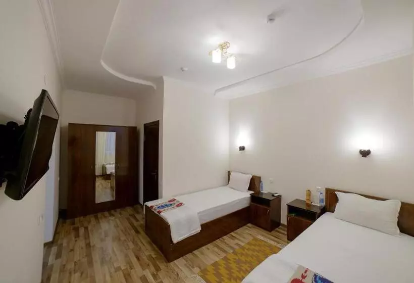Hotel Caravan