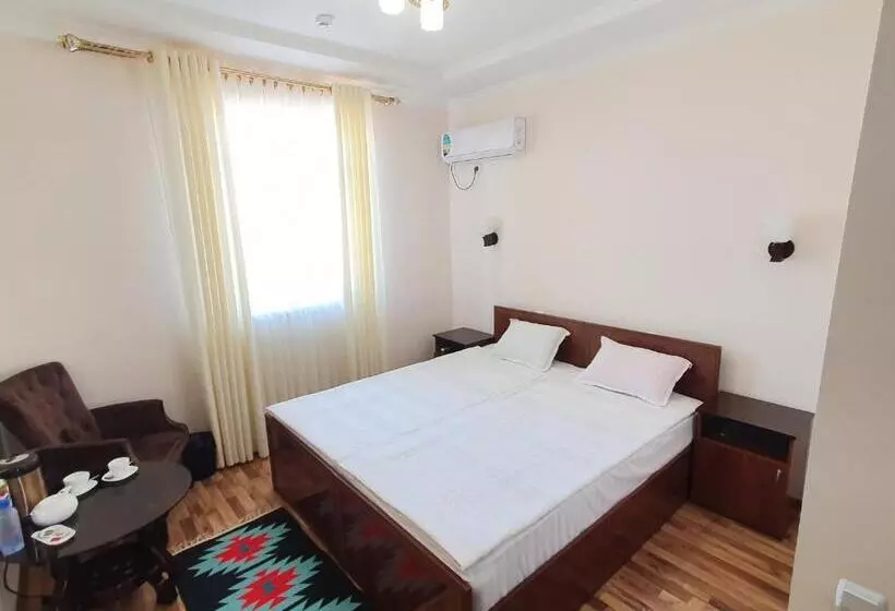 Hotel Caravan