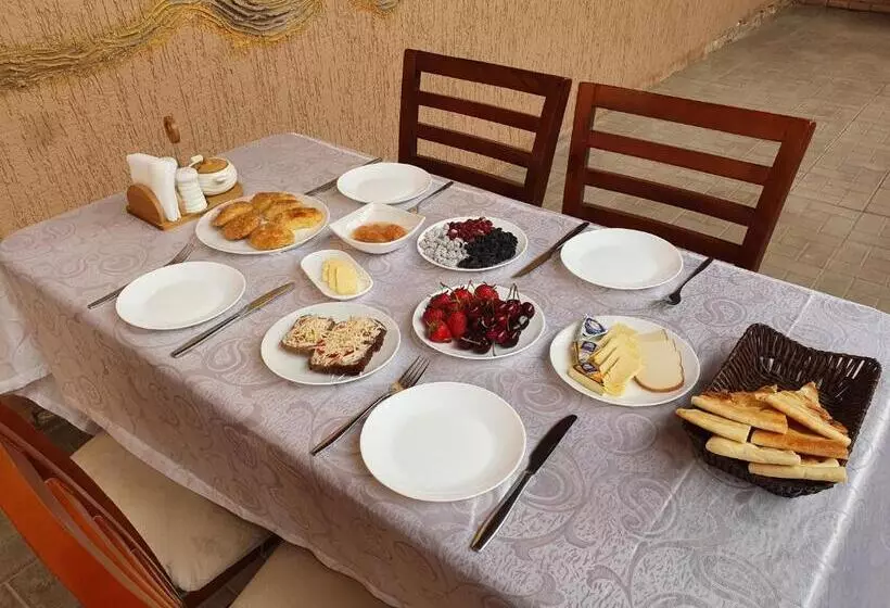 Hotel Caravan