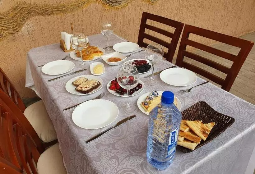 Hotel Caravan