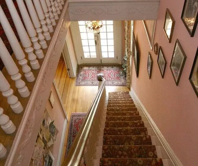 Отель Camellia Inn