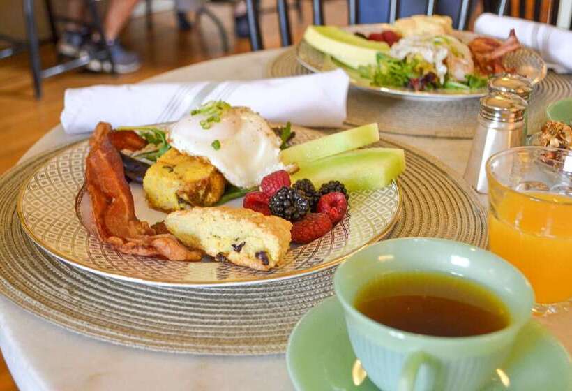 בית מלון כפרי Camellia Inn