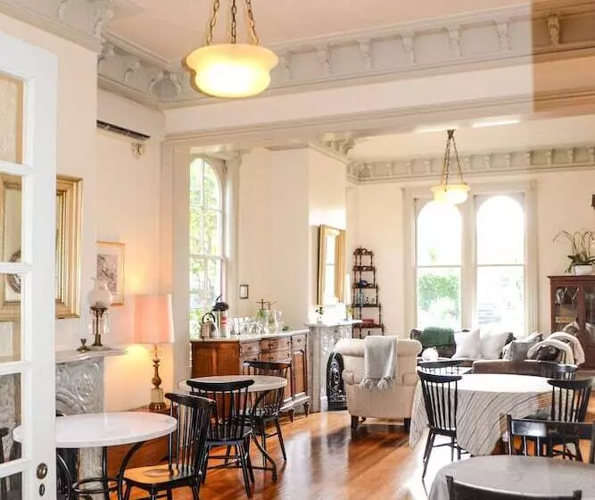 Отель Camellia Inn