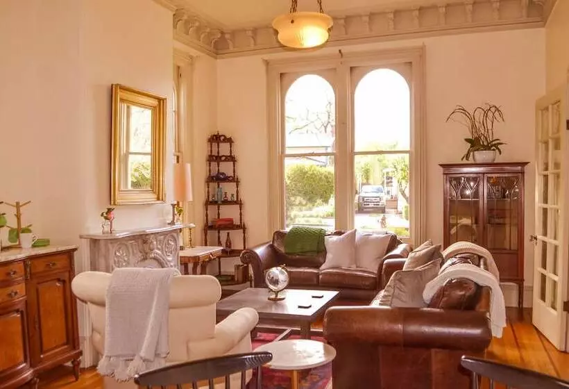 Отель Camellia Inn