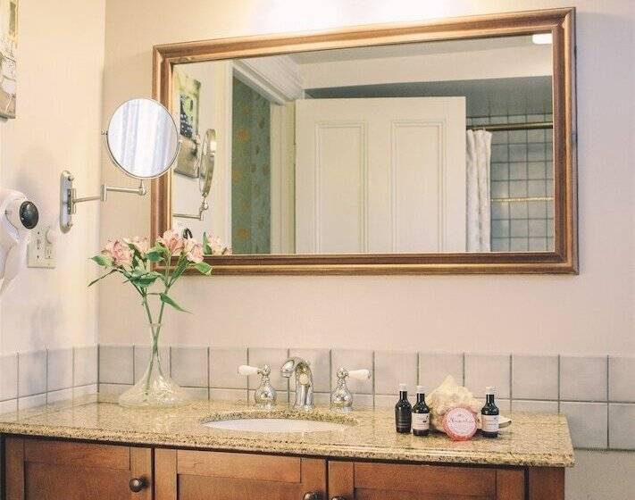 בית מלון כפרי Camellia Inn