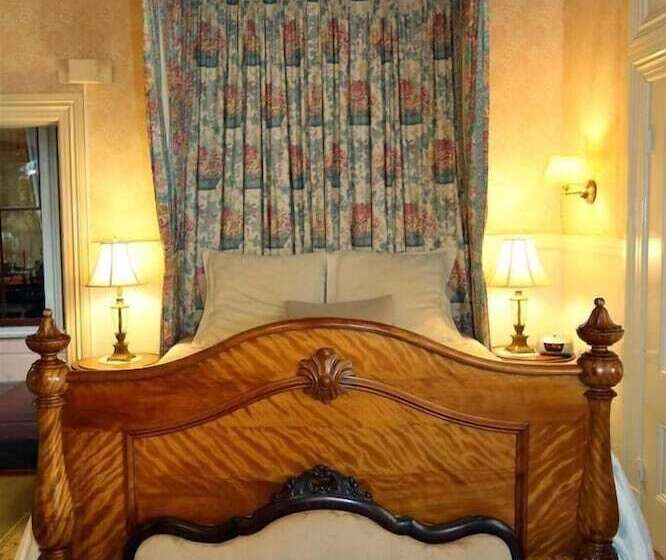 בית מלון כפרי Camellia Inn