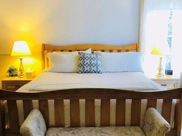 Отель Camellia Inn