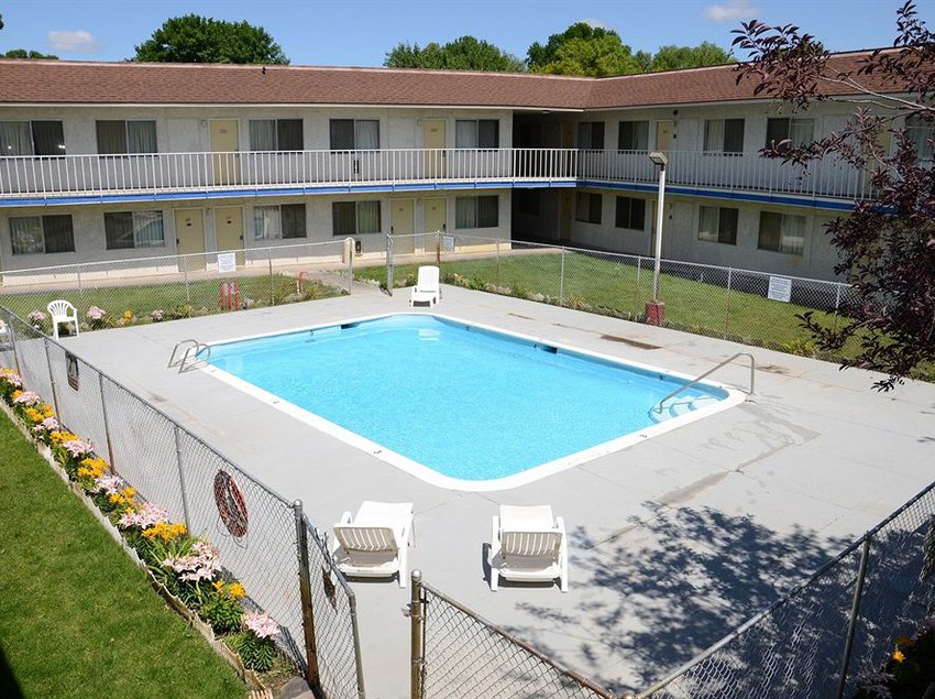 فندق Capitol Inn & Suites