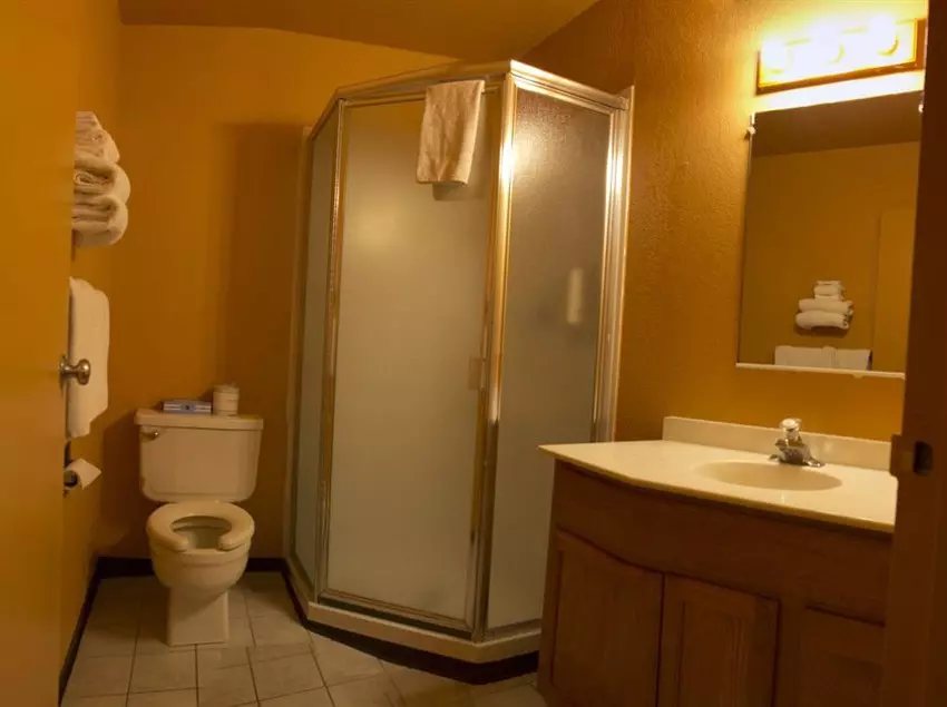 هتل Capitol Inn & Suites