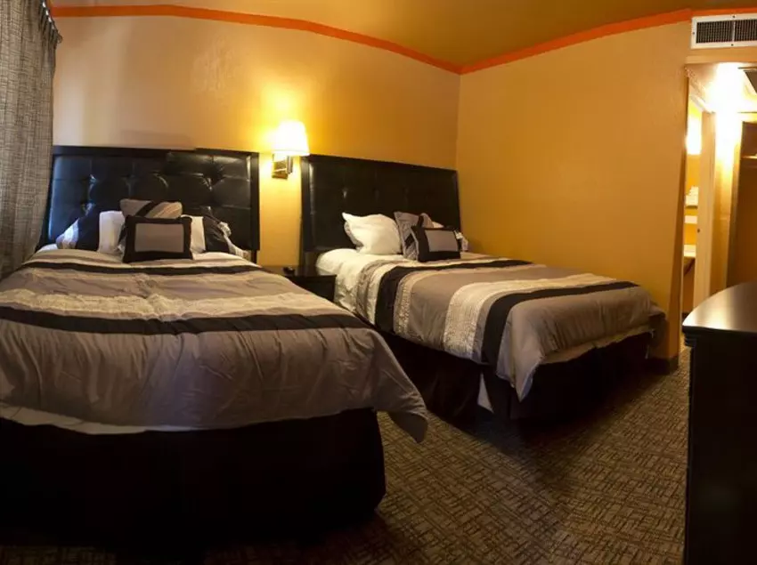 هتل Capitol Inn & Suites