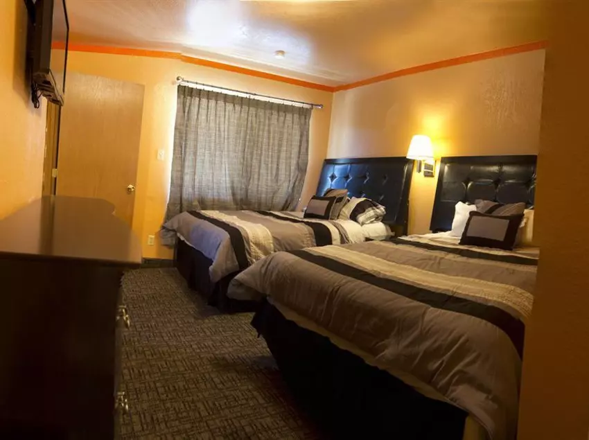 هتل Capitol Inn & Suites