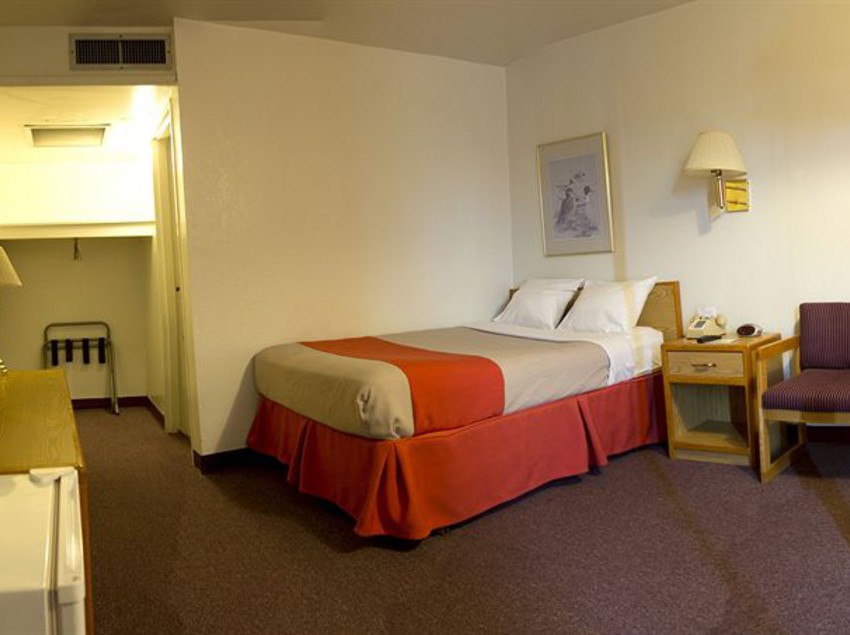 فندق Capitol Inn & Suites