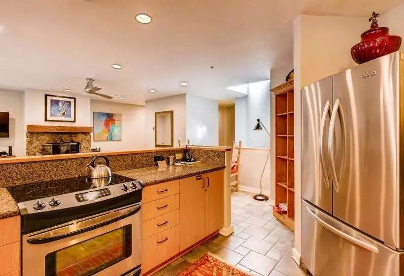 Hotel Centennial Lodge