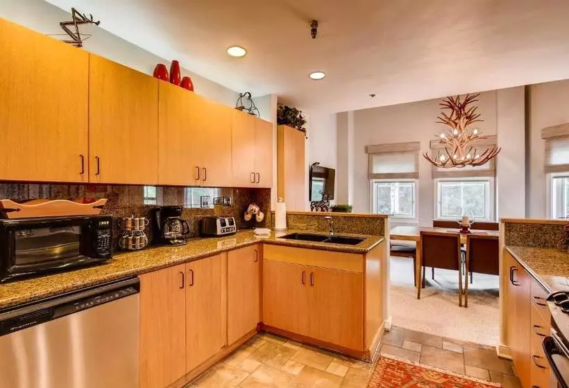 Hotel Centennial Lodge