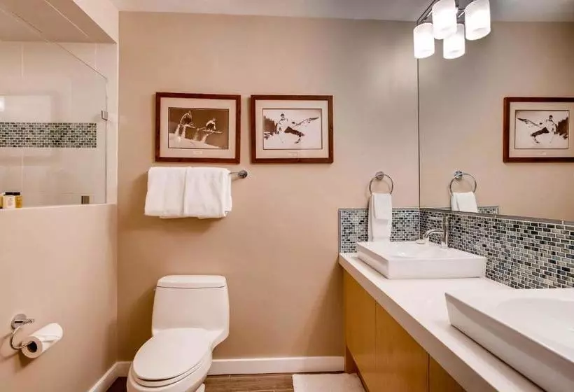 Hotel Centennial Lodge