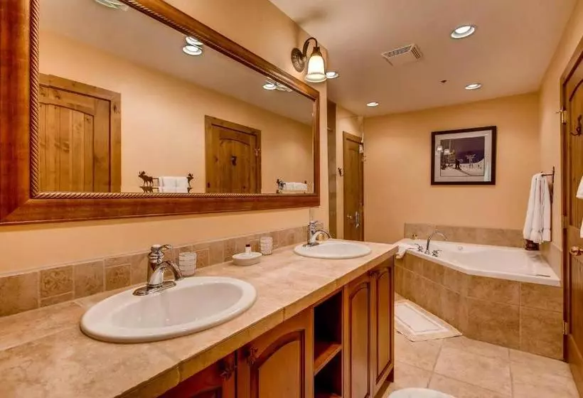 Hotel Centennial Lodge