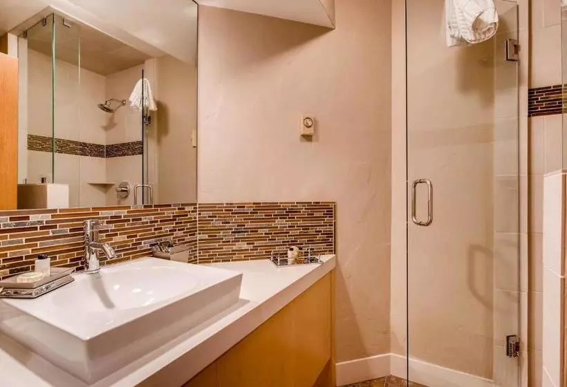 Hotel Centennial Lodge