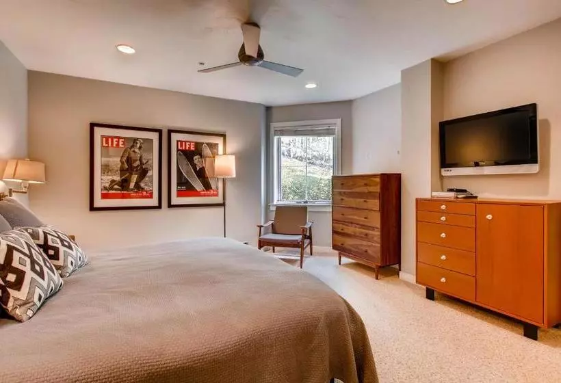 Hotel Centennial Lodge