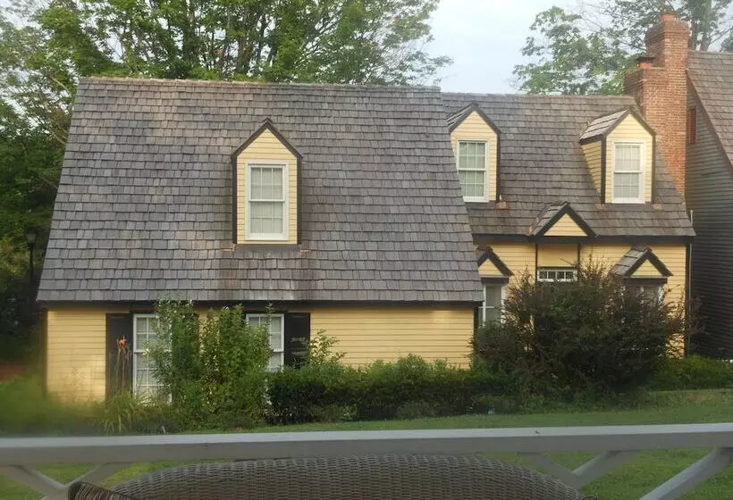 فندق Century Suites