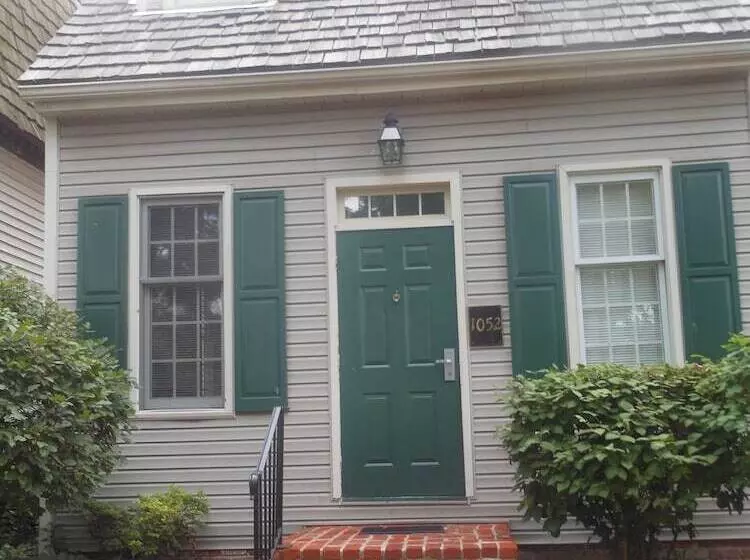 فندق Century Suites