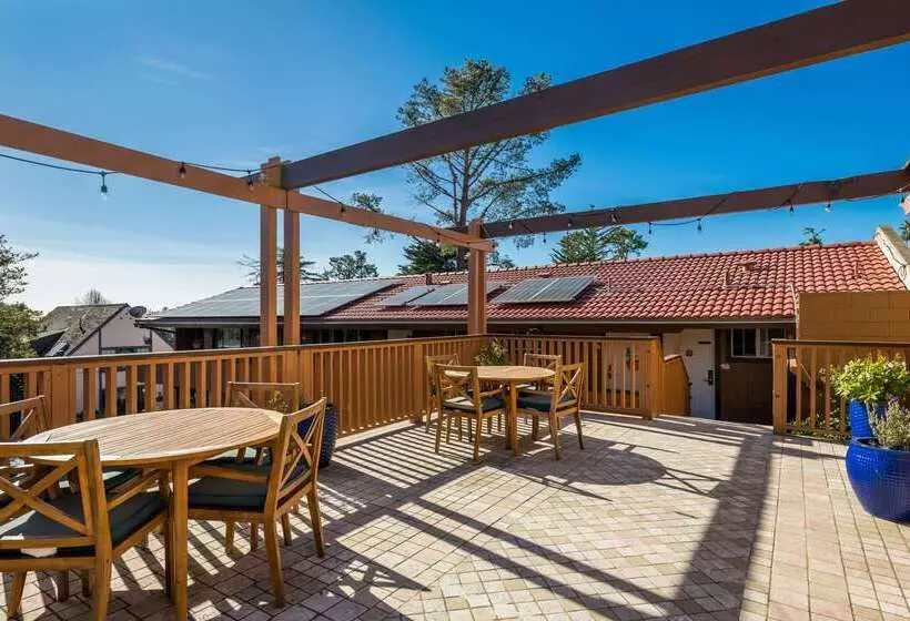 هتل Clarion Collection Carmel Oaks Inn