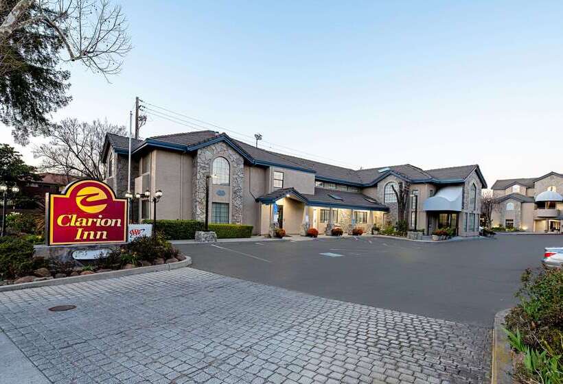 בית מלון כפרי Clarion Inn Silicon Valley