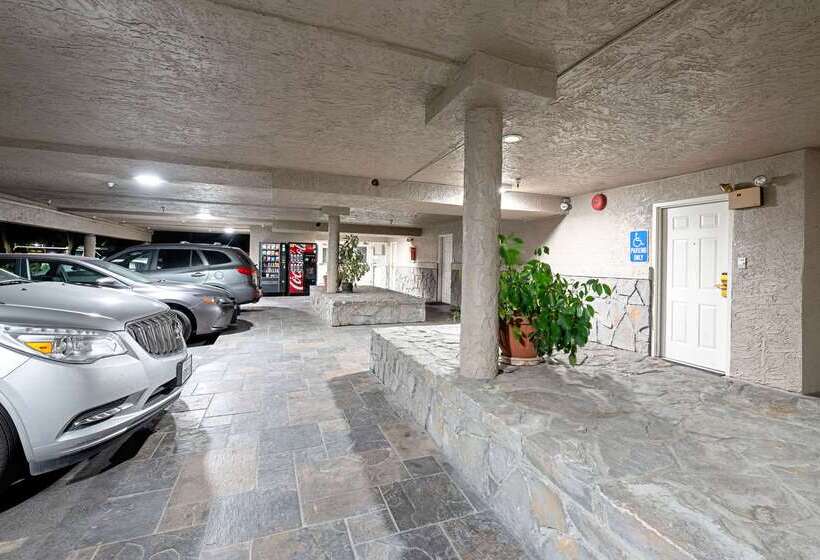 בית מלון כפרי Clarion Inn Silicon Valley