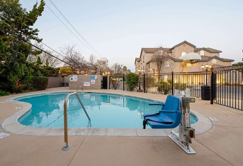 בית מלון כפרי Clarion Inn Silicon Valley