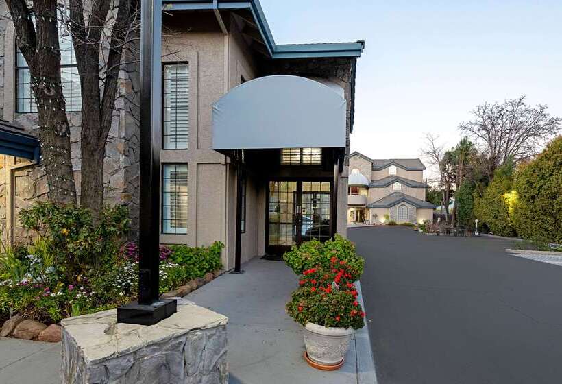 בית מלון כפרי Clarion Inn Silicon Valley