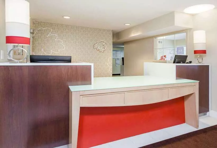 בית מלון כפרי Mainstay Suites Detroit Auburn Hills