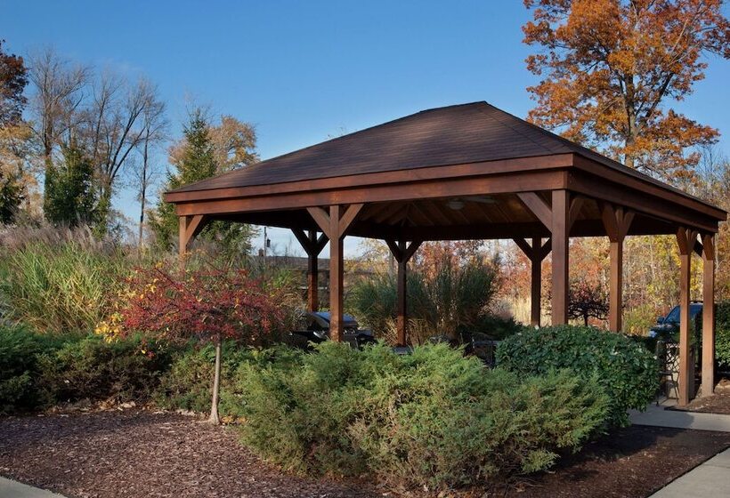 فندق Sonesta Simply Suites Cleveland North Olmsted Airport