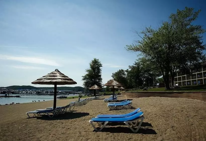 リゾートホテル Fourwinds Lakeside Inn & Marina